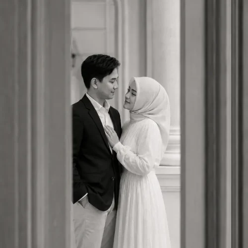 dummy-monochrome-couple-6